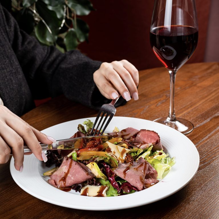 Дорогие гости, на 14 февраля свободных столиков уже не осталось.